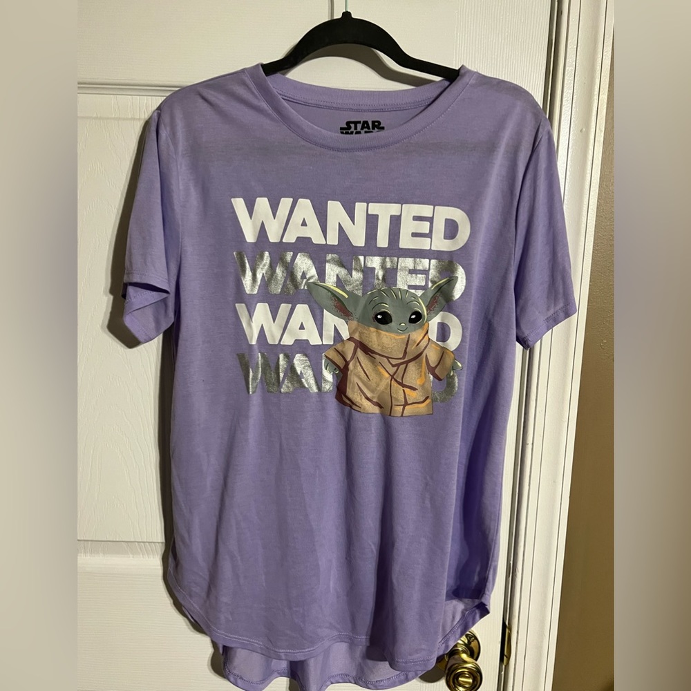 Women's, juniors, size XL, tshirt. Disney baby yoda.